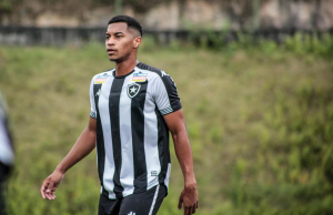 Zagueiro Carlos Araújo confia no Botafogo para avançar à semifinal no Brasileiro Sub-20
