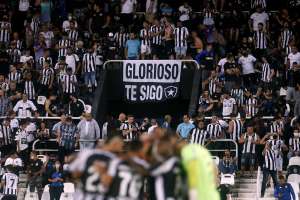 Série B: Torcida do Botafogo se empolga com vitória e provoca o Coritiba: ‘sentindo a cabecinha’