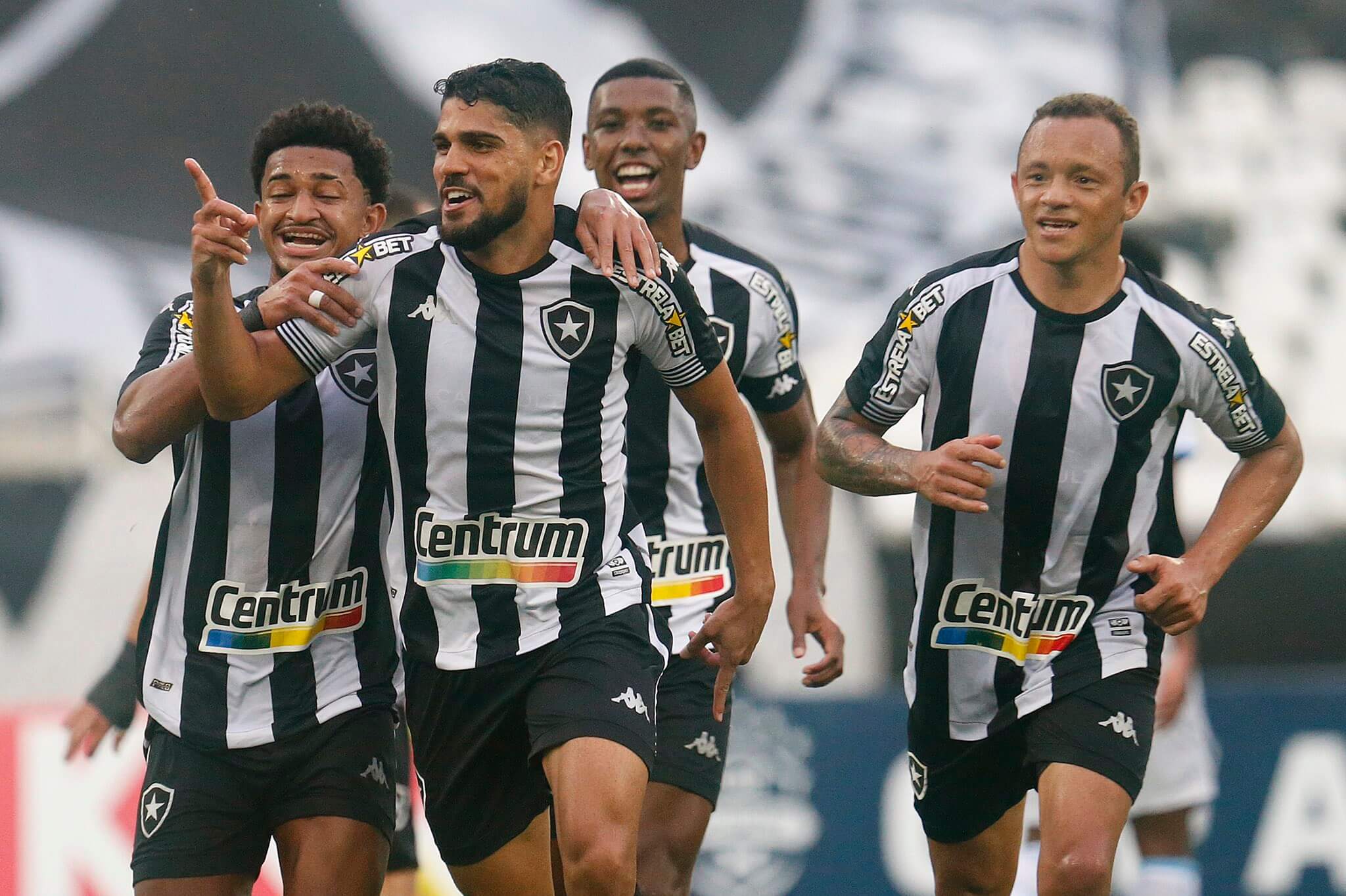 SÉRIE B: Coritiba e Botafogo brigam pela liderança, e G4 ainda pode sofrer mudança com Goiás e CRB