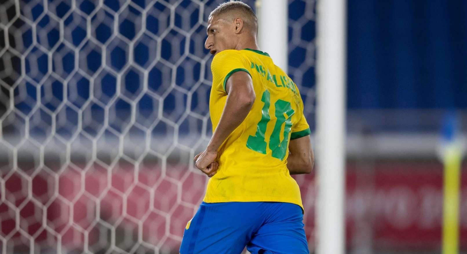 Atacante da Seleção Brasileira xinga jornalista após crítica: “Otário do c…”