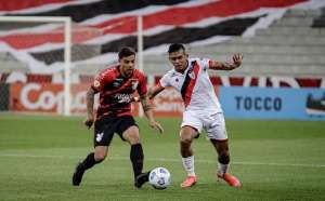Atlético-GO x Athletico-PR - Confronto direto em dia de estreia do galã Valentim