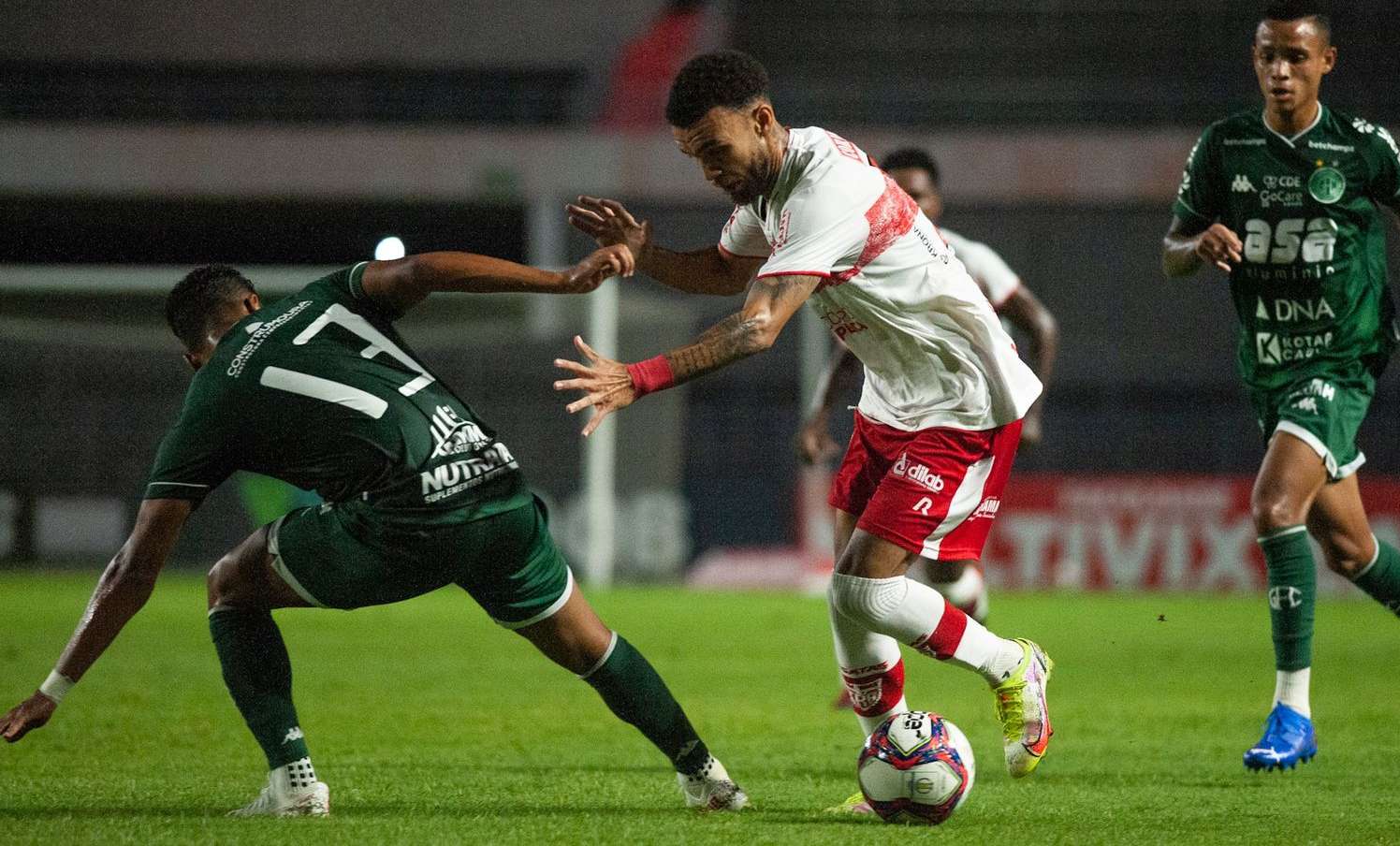 Postagem de Maxwell gera polêmica em pênalti cometido por jogador do Guarani contra o CRB