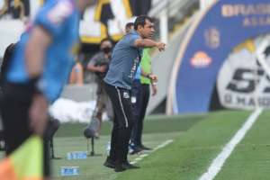 Em queda livre, Carille admite momento caótico à frente do Santos no Brasileirão