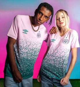 Chapecoense lança uniforme em homenagem ao mês do combate ao câncer de mama
