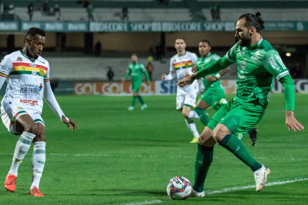 Coritiba 3 x 0 Sampaio Corrêa – Coxa desencanta no 2º tempo e fica a três vitórias do acesso