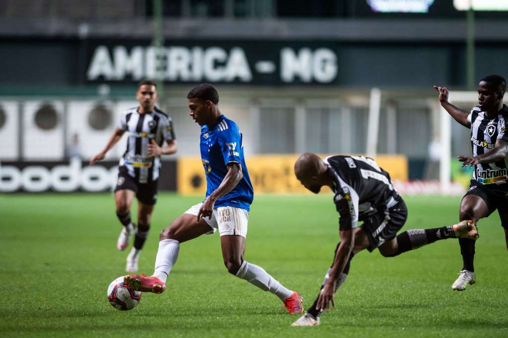 Com salários atrasados, jogadores de clube grande da Série B cogitam fazer greve