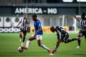 Com salários atrasados, jogadores de clube grande da Série B cogitam fazer greve