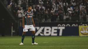 David Braz lamenta 'gol na hora errada'  e pede cabeça erguida para Flu reagir no Brasileirão