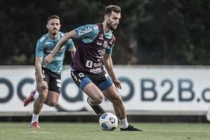 Paulistão: Léo Baptistão antecipa volta aos treinos para ser centroavante que Santos procura