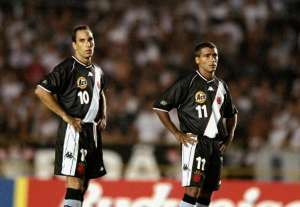 Edmundo chama Romário de egocêntrico, que rebate: 