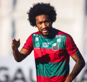 Emílio, capitão do São Paulo-RS, repudia agressão de companheiro a árbitro: 
