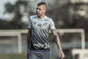 De volta ao time do Santos, Jobson comemora retorno da torcida à Vila Belmiro
