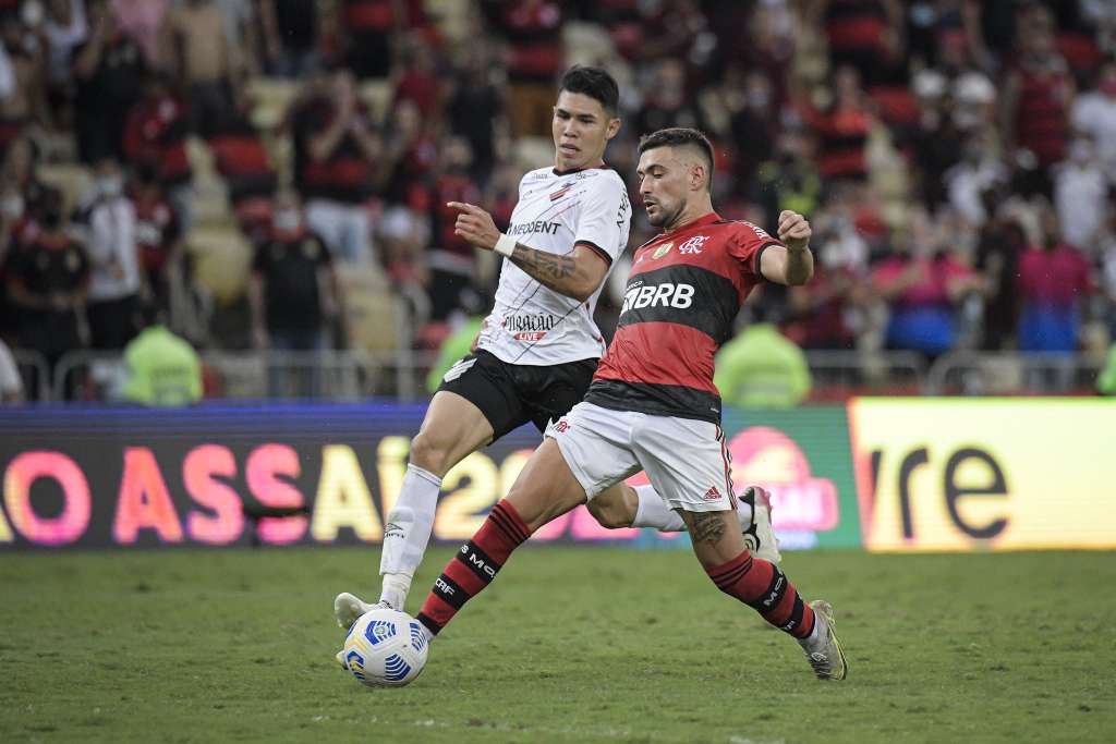 Brasileirão tem volta de torcida a estádios após 22 meses, mas presença é tímida