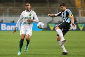 Grêmio 2 x 2 Cuiabá - Tricolor busca empate duas vezes, mas segue amargando o Z4 do Brasileirão