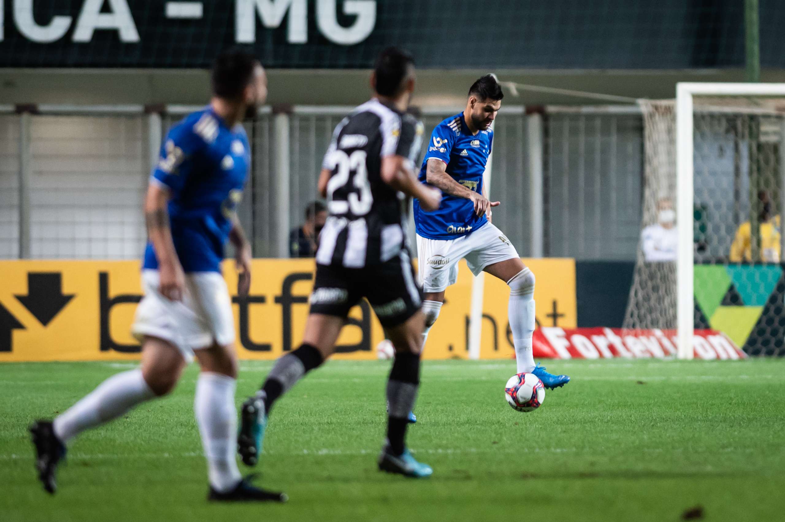 FBjBJrXXoAAgikb scaled