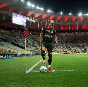 Carioca: Negociações avançam e Flamengo pode acertar a compra definitiva de meio-campista
