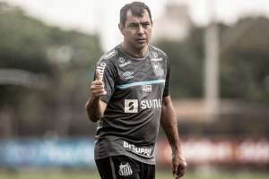 Carlos Sánchez e Ângelo devem atuar pelo Santos diante do Athletico, no Paraná