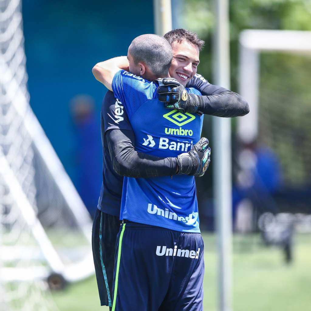 Convocado por Tite, Gabriel Chapecó é grande promessa no gol do Grêmio