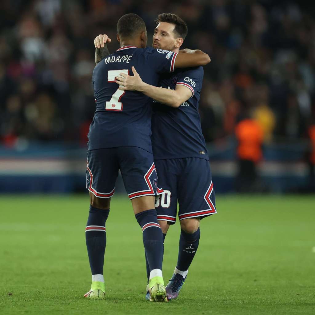 LIGA DOS CAMPEÕES: Com bênção de Ronaldinho, Messi brilha, faz 2 e PSG ganha duro jogo com o Leipzig