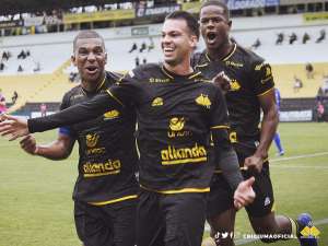 Motivado por vitória na Copa SC, elenco do Criciúma desembarca no Recife para jogo da Série C