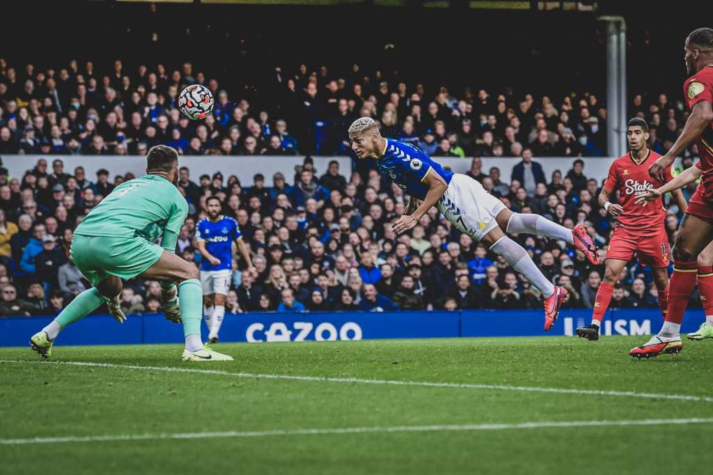 INGLÊS: Raphinha se machuca em empate do Leeds; Richarlison marca, mas Everton perde
