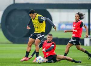 Sylvinho pode armar Corinthians mais ofensivo diante da lanterna Chapecoense