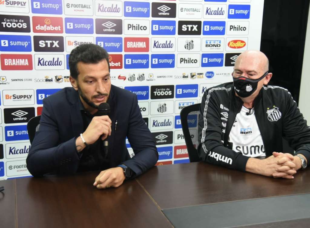 Com carta branca no Santos, Edu Dracena evita falar sobre o futuro de Carille