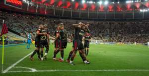 Flamengo 3 x 1 Juventude - Mengão atropela no primeiro tempo, faz gol de falta e segue em busca do Atlético-MG