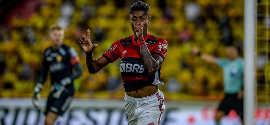 Torcedora cobra valor milionário de atacante do Flamengo por marca comercial