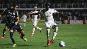 Luccas Claro justifica derrota do Fluminense à falta de competitividade na Vila Belmiro