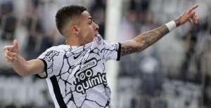 Sylvinho destaca vitória e prevê disputa cada vez mais intensa no Brasileirão