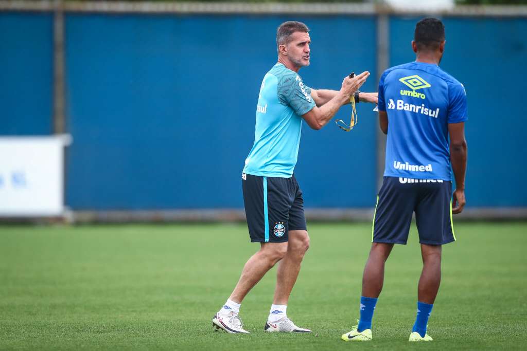 Mancini pede calma ao Grêmio e garante: ‘Não tenho dúvidas que vamos permanecer’