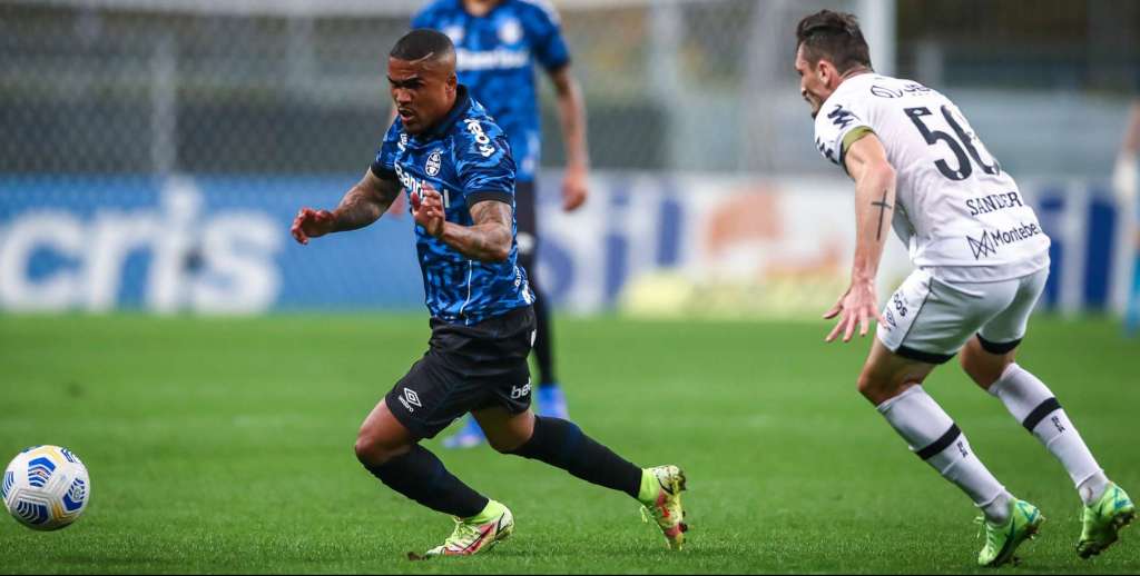 Douglas Costa dá receita para o Grêmio: ‘Tem que ganhar e reverter a situação’
