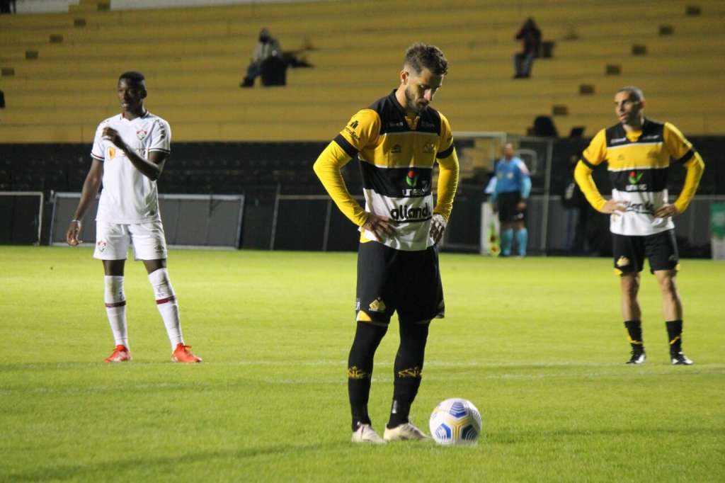 Série C: Fellipe Mateus foca nas “duas finais” do Criciúma e Tencati ataca o VAR