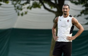 Presentaço! Atacante do futebol europeu compra Ferrari avaliada em R$3 milhões no seu aniversário