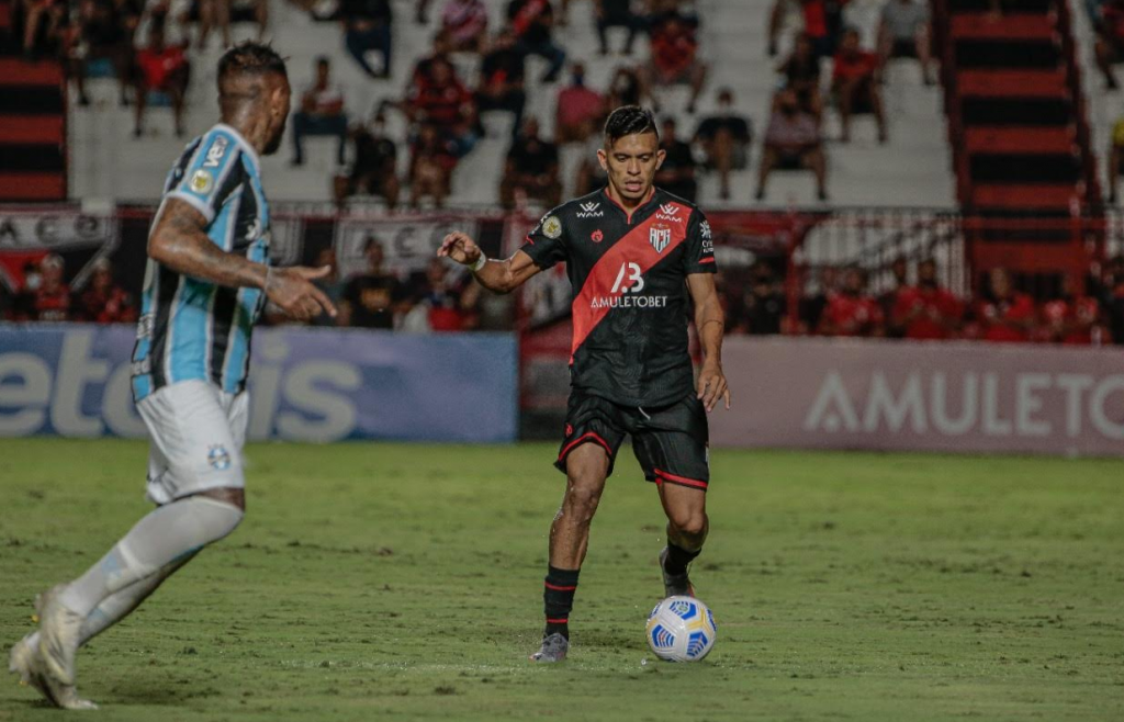 Igor Cariús comemora primeiro gol no Brasileirão e destaca bom momento do Atlético-GO