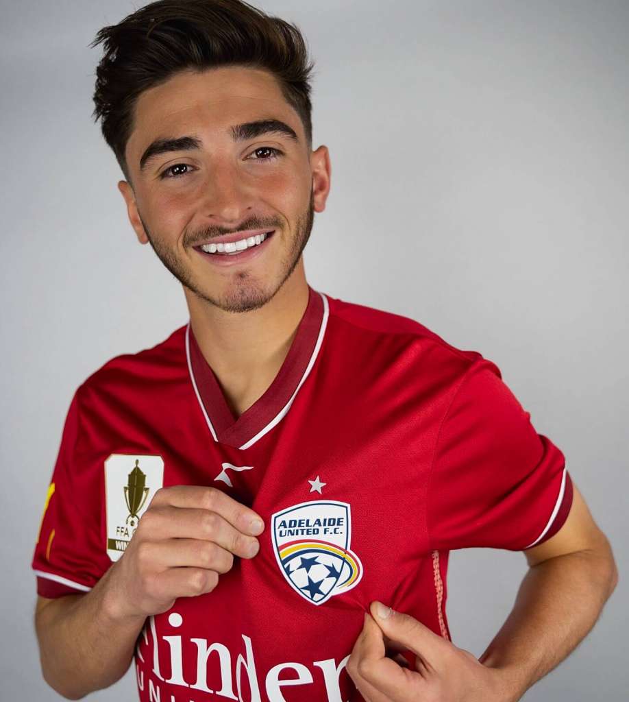 Jogador australiano que revelou ser gay diz sentir ‘medo’ de jogar Copa no Catar