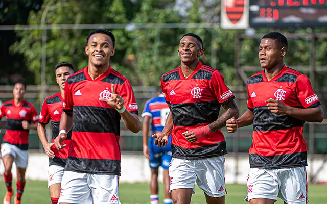 BRASILEIRO SUB-20: Flamengo bate a Chapecoense e assume a liderança
