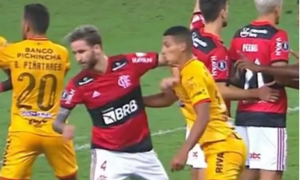 Zagueiro do Flamengo é punido em dois jogos por cotovelada e perderá a final da Libertadores
