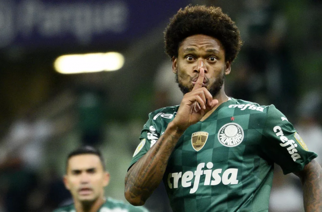 Palmeiras entra em acordo com Luiz Adriano e rescinde contrato do atacante