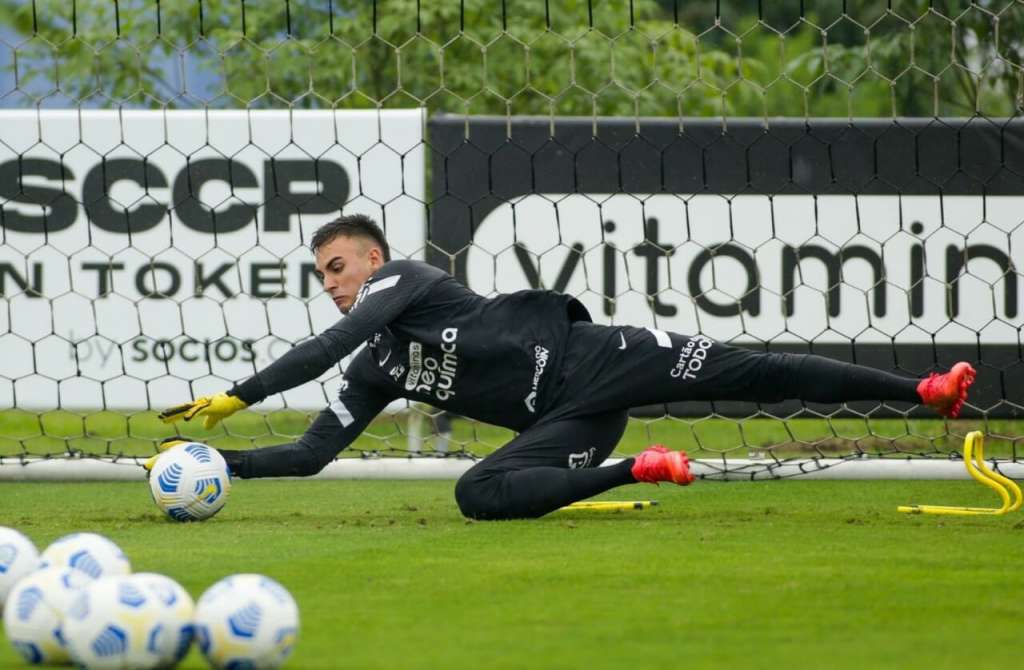 Aos 19 anos, Matheus Donelli se prepara psicologicamente para substituir Cássio contra lanterna