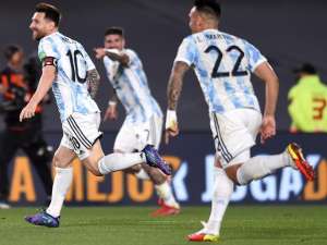 ELIMINATÓRIAS: Sob comando de Messi, Argentina passa fácil pelo Uruguai