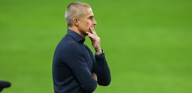 Sylvinho lamenta lentidão do Corinthians e elogia defesa do Sport