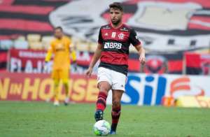 Meia do Flamengo lança polêmica ao falar sobre homossexualidade: ‘pecado’