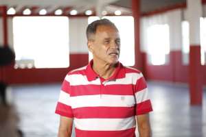 Série B: CRB anuncia saída de Roberval Davino, ídolo do clube como jogador