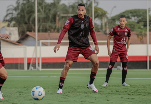 De Corumbá para Brasil, jovem atacante Ronald ganha visibilidade no Atlético-GO