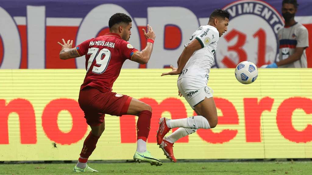 Rony lamenta queda de rendimento do time no jogo e exalta “espírito do grupo”