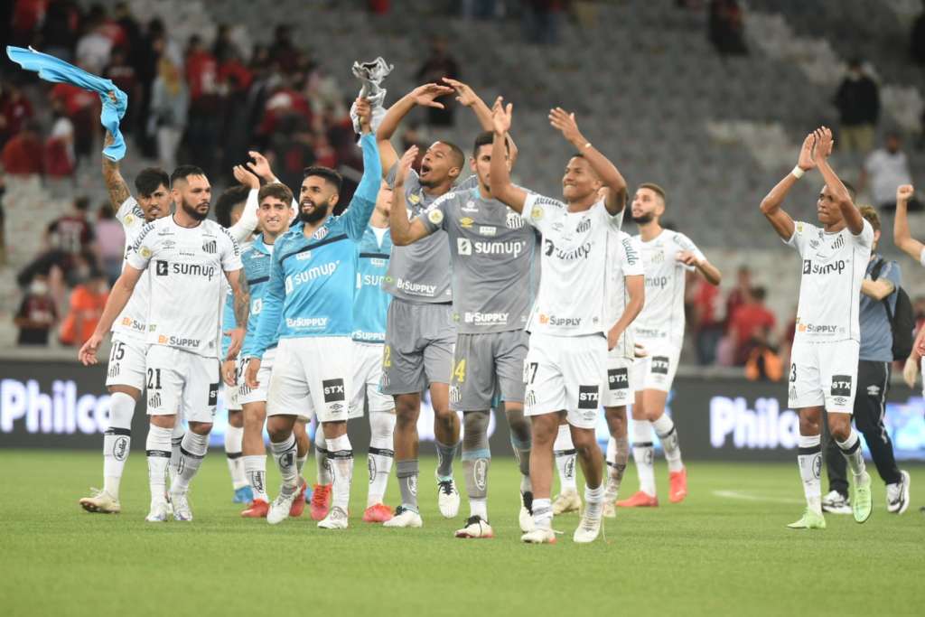 Com sentimento de ‘dever cumprido’, Carille festeja semana livre para o clássico