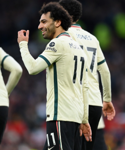 INGLÊS: Salah faz três gols, Ronaldo passa em branco, e Liverpool massacra o United