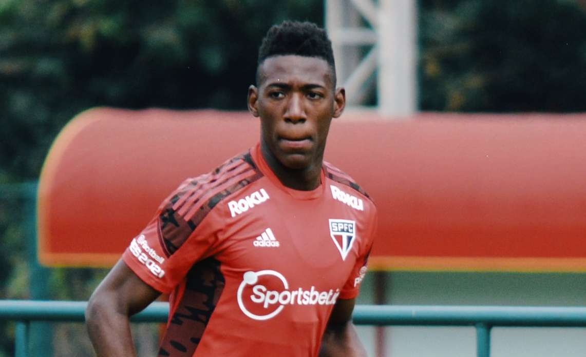 Zagueiro Léo revela cobranças entre os jogadores para o São Paulo ‘jogar mais’